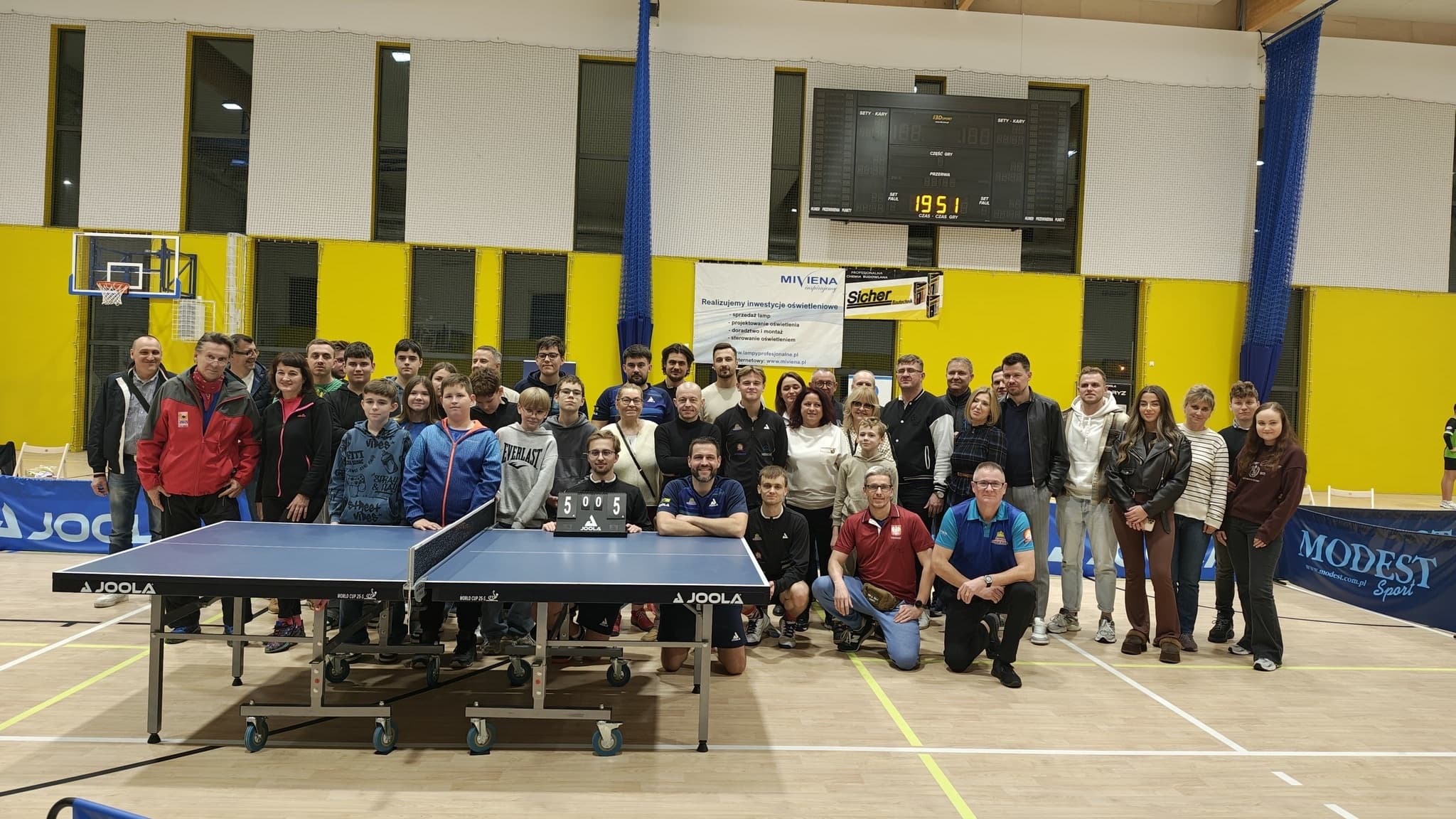 Drużyna Kings of The Table na hali